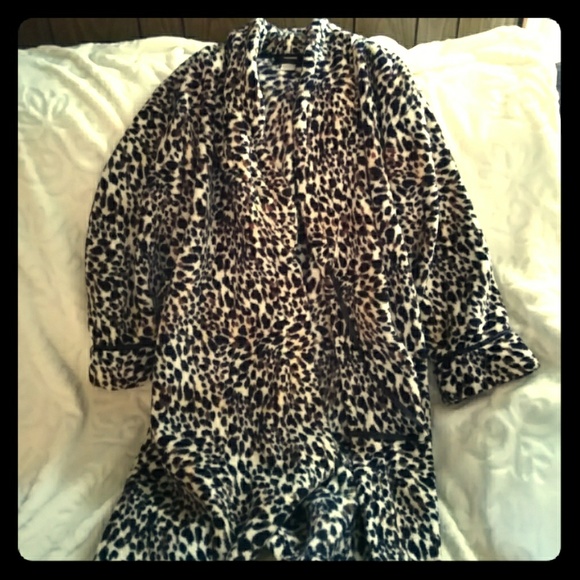 Xhilaration Intimates & Sleepwear Robe Poshmark